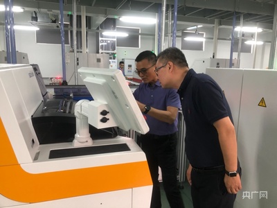 解码长三角一体化高质量发展丨从利润不如一袋饼干到单价千元,丹阳眼镜业如何"蝶变"?
