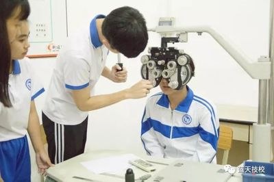 专业介绍:眼镜验光配镜与营销(高技)